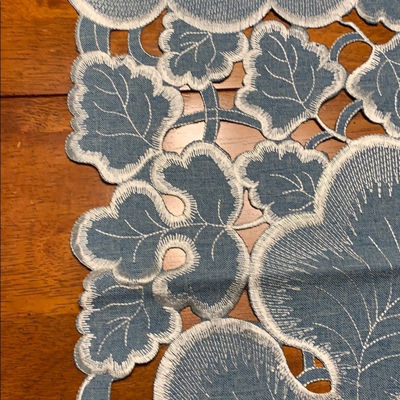 Table Runner - Picture 2 of 3